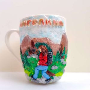 Чаша с дама в планината, декорирана с полимерна глина