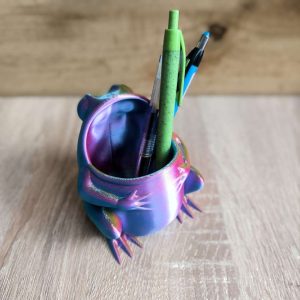3D принтиран моливник жаба 3D принтиран моливник жаба