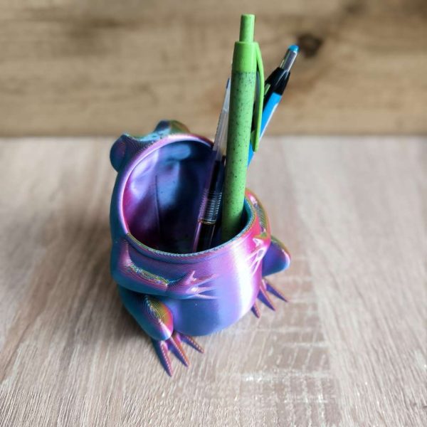 3D принтиран моливник жаба