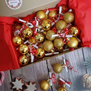 50 бр. Коледни символични подаръчета за колеги Късметчета