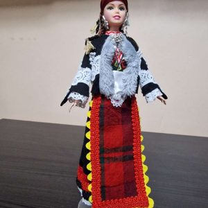 Кукла в традиционен родопски костюм