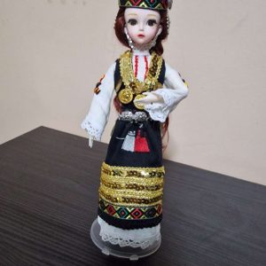 Кукла в традиционен костюм от шопска фолклорна област
