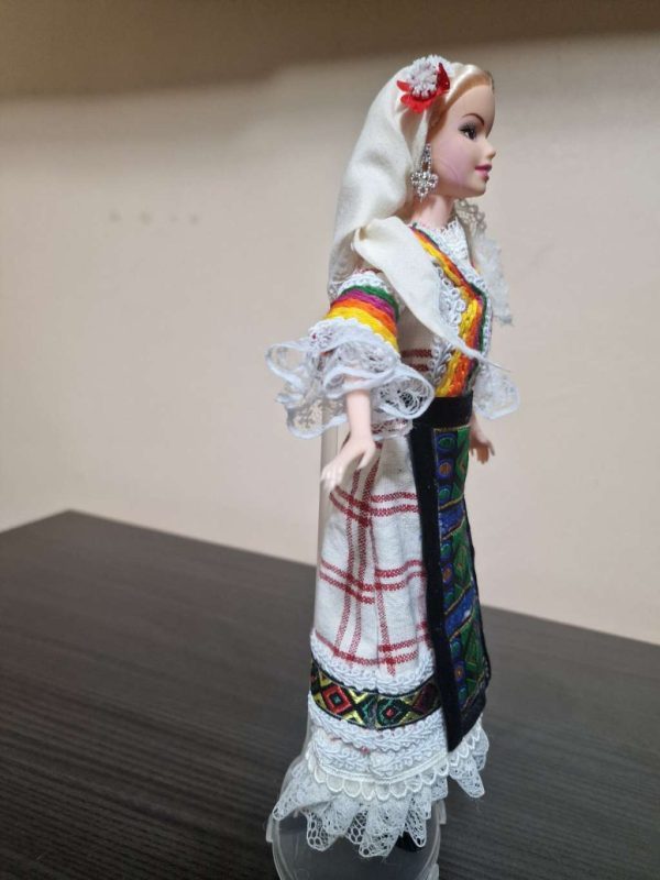Кукла в традиционен костюм от Кюстендилско