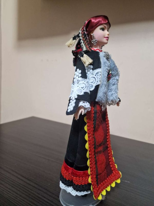 Кукла в традиционен родопски костюм