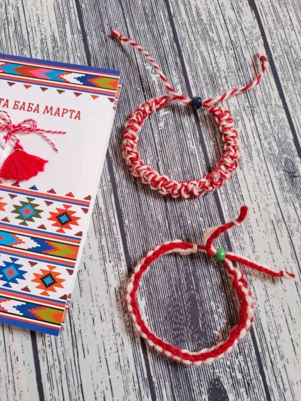 Мъжка мартеница за ръка в минималистичен стил Ръчно плетена от вълна