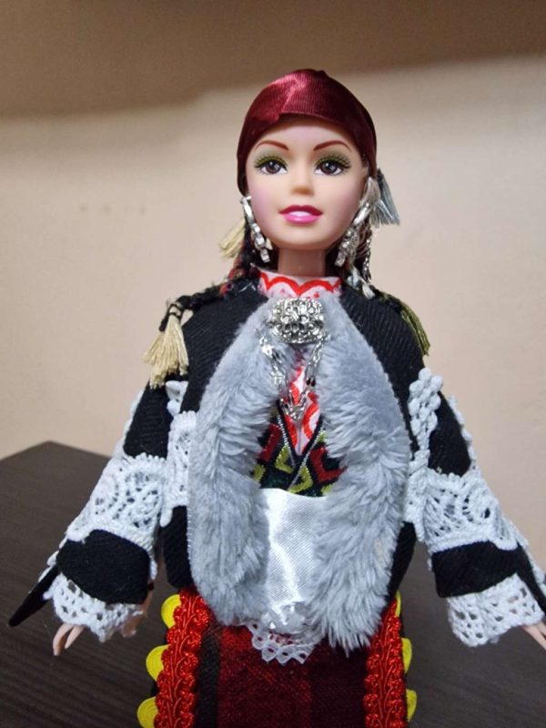 Кукла в традиционен родопски костюм