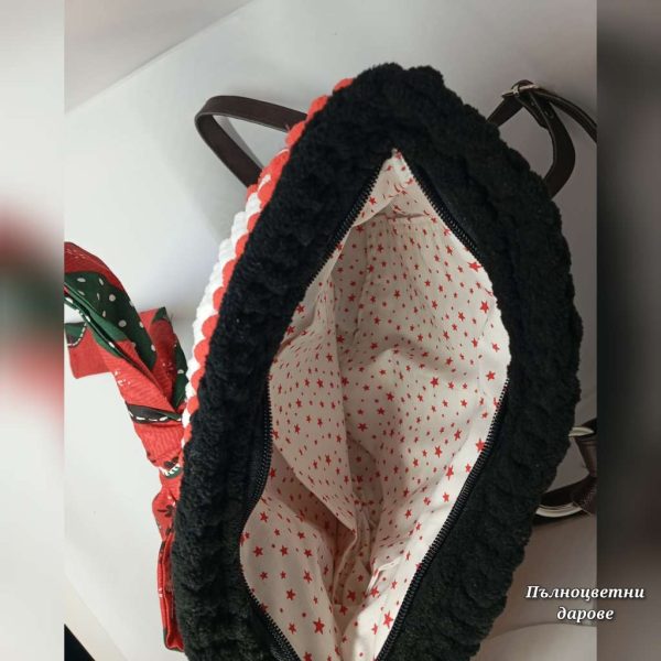 Плюшена раница с дръжки от изкуствена кожа и текстилна панделка