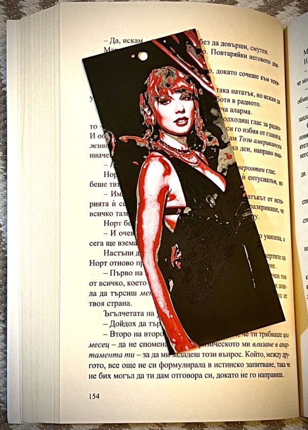 Книгоразделител “Тейлър Суифт”
