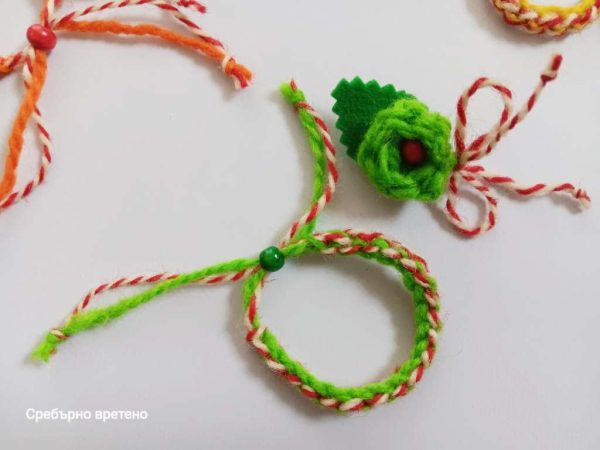 Комплект 2 мартенички За ръка За закичване Вълна Филц  Игла за брошка