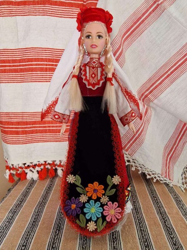 кукла в тракийска носия