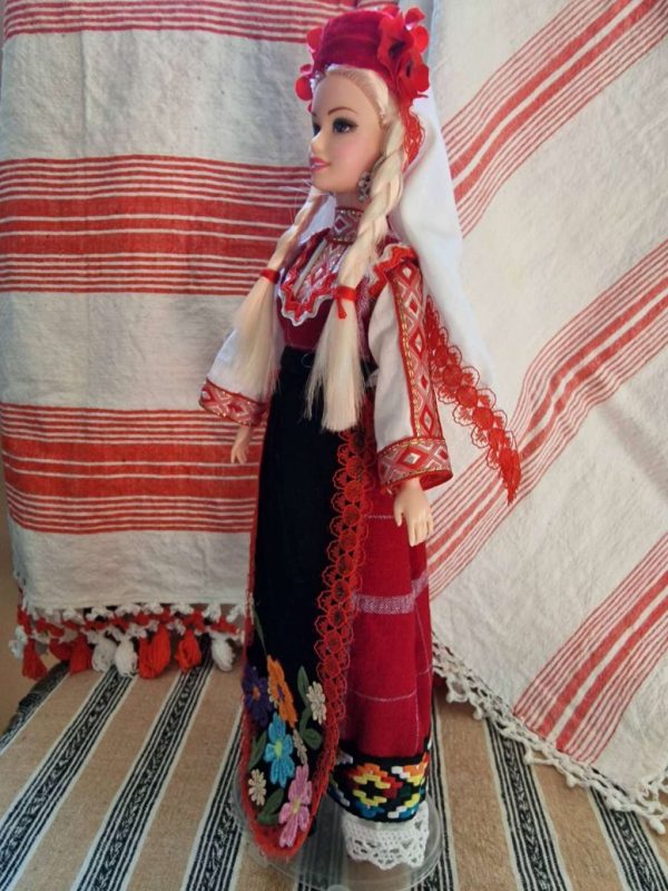 кукла в тракийска носия