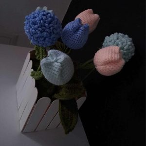Букет от плетени цветя