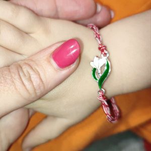 Мартеница за ръка с кокиче