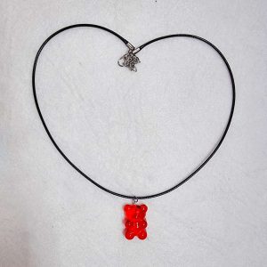 Колие с желирано мече от епоксидна смола