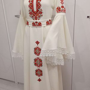 Рокля с бродирана шевица