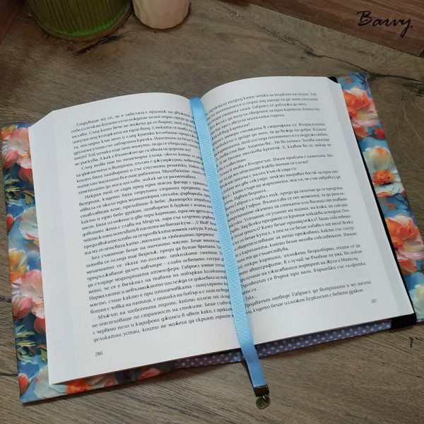 Текстилна подвързия/ дрешка за книга „Нежни цветя“