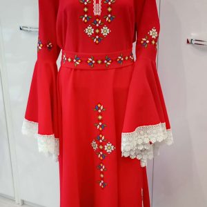 Рокля с бродирана шевица