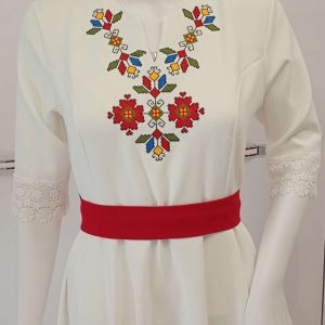 Рокля с бродерия