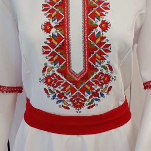Рокля с бродерия