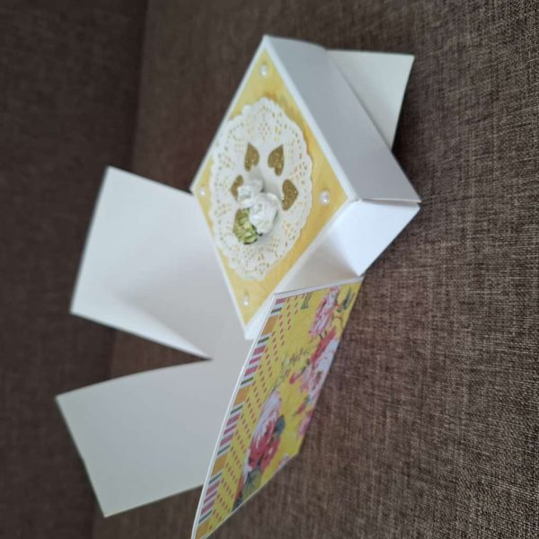 Експлодираща кутия "Рози"