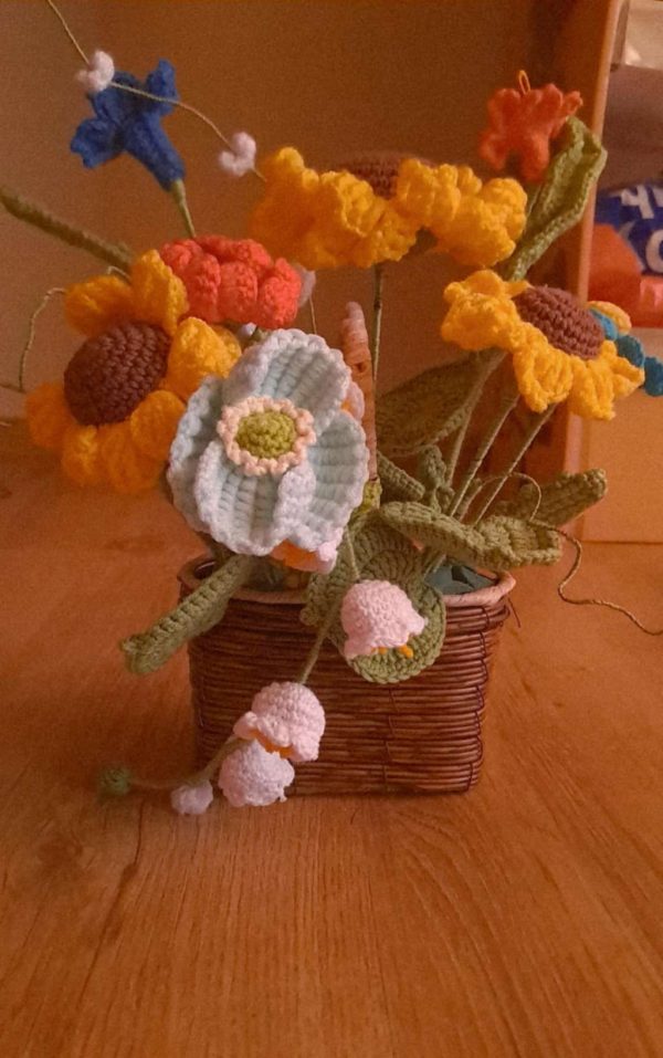 Кошница със слънчогледи