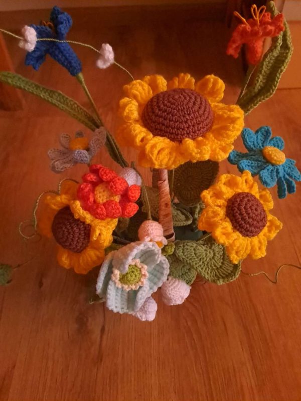Кошница със слънчогледи