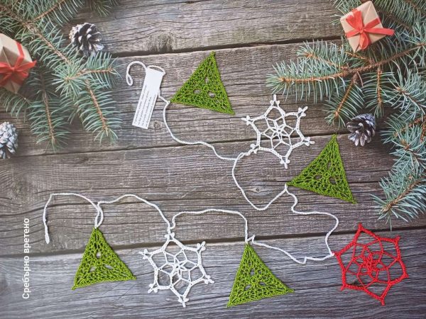 🎄 Ръчно плетен коледен наниз „Гора и сняг“