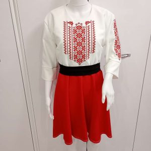 Рокля с бродерия