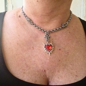 Готическо колие тип чокър Сърце с шипове Готическо колие тип чокър Сърце с шипове