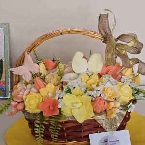 Кошница с цветя от глицеринов сапун