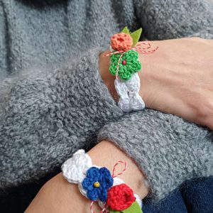 Ръчно правени мартеници с букет пролетни цветя Естествени материали Ръчно правени мартеници с букет пролетни цветя Естествени материали