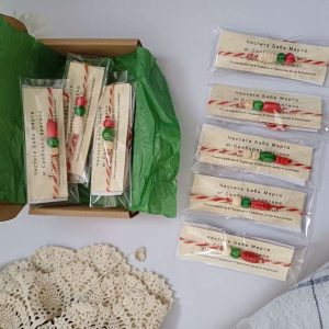Десятка бюджетни мартеници-гривни за колегите в офиса или за училище Десятка бюджетни мартеници-гривни за колегите в офиса или за училище