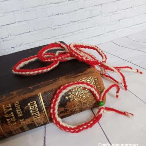 Мъжка мартеница за ръка в минималистичен стил Ръчно плетена от вълна Мъжка мартеница за ръка в минималистичен стил Ръчно плетена от вълна