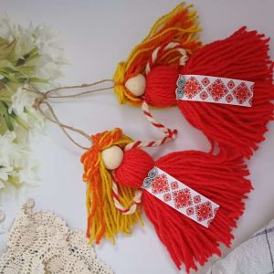 Интериорна мартеница Мома Ръчна изработка Естествени материали Вълна