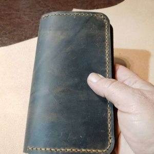 Вертикален мъжки портфейл от естествена кожа Вертикален мъжки портфейл от естествена кожа