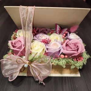 Книга с рози Книга с рози