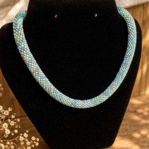 Ръчно изработено колие с магнитна закопчалка