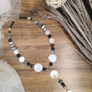 Седефено колие в бяло и черно Седефено колие в бяло и черно