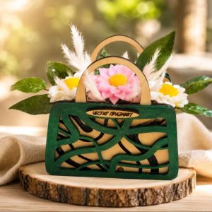 Пролетна кашпа с цветя