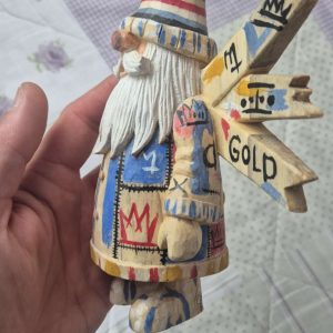Ръчно резбовано дървено джудже в стил Баския – WoodcarvingBG