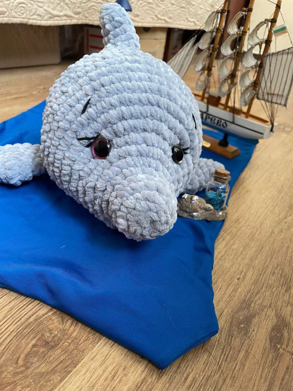 Ръчно плетен делфин – голям и очарователен 🐬 Ръчно плетен делфин – голям и очарователен 🐬