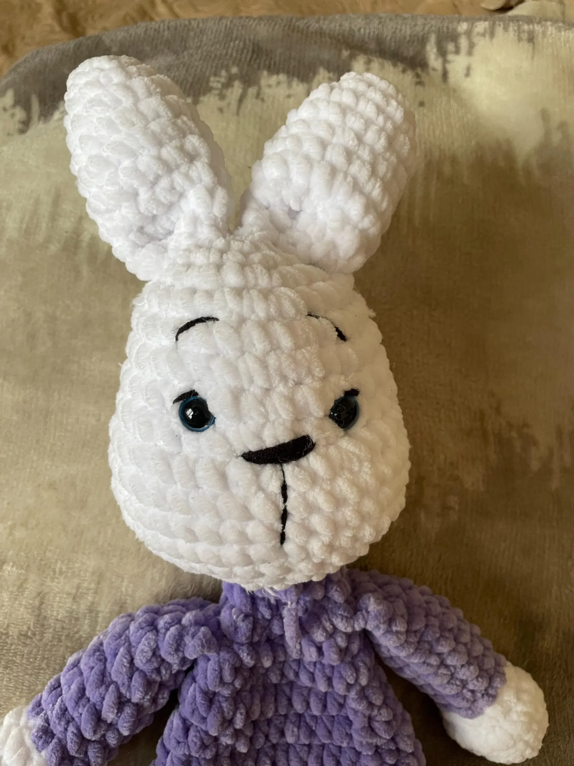 Ръчно плетено зайче комфортeр – нежен приятел 🐰 Ръчно плетено зайче комфортeр – нежен приятел 🐰