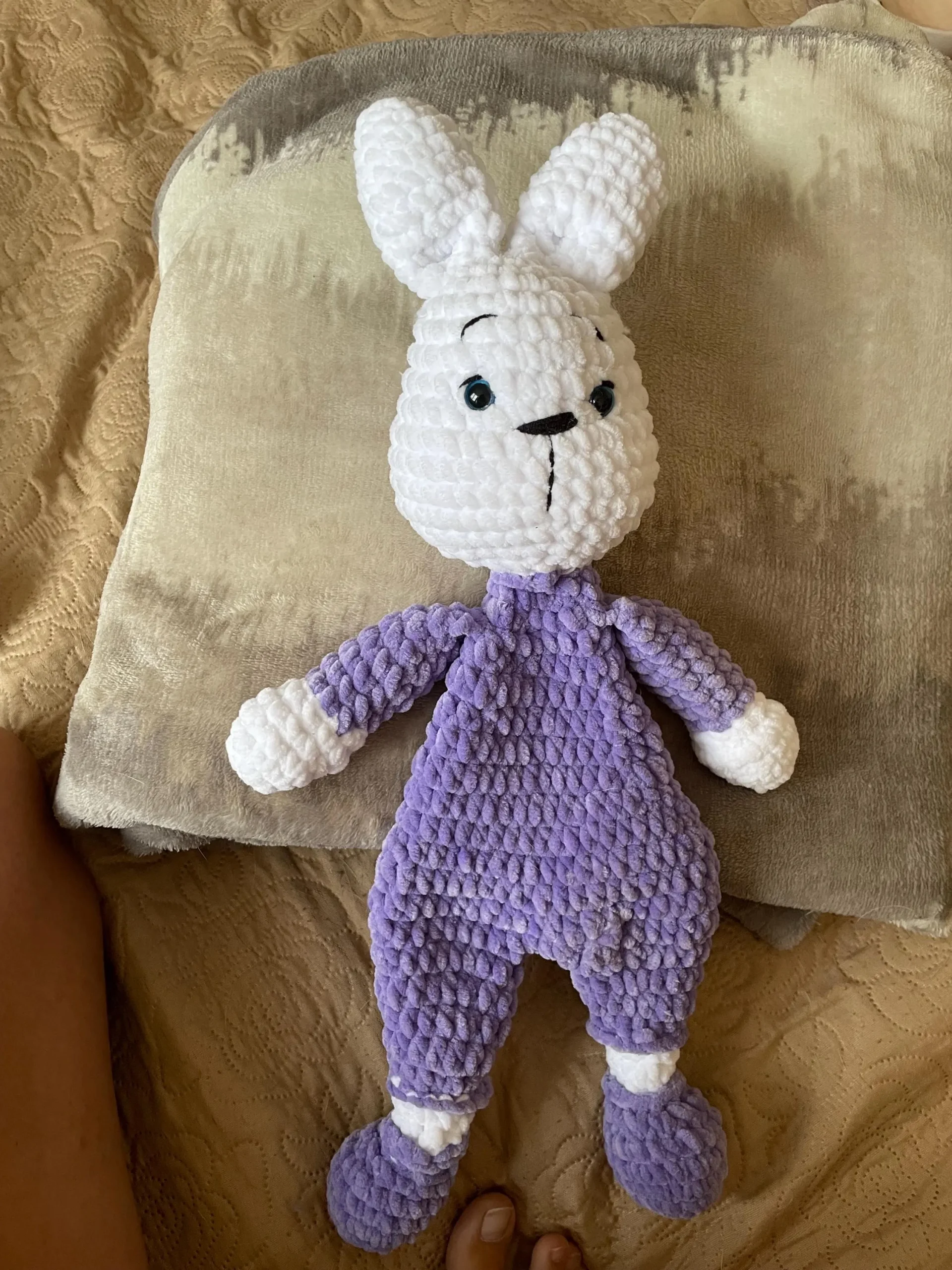 Ръчно плетено зайче комфортeр – нежен приятел 🐰 Ръчно плетено зайче комфортeр – нежен приятел 🐰