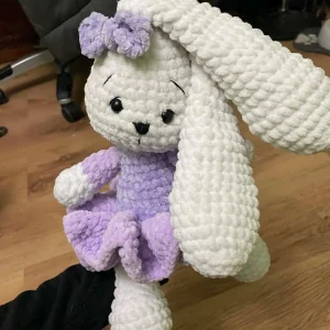 Ръчно плетено зайче балерина с лилава рокля 🐰🩰