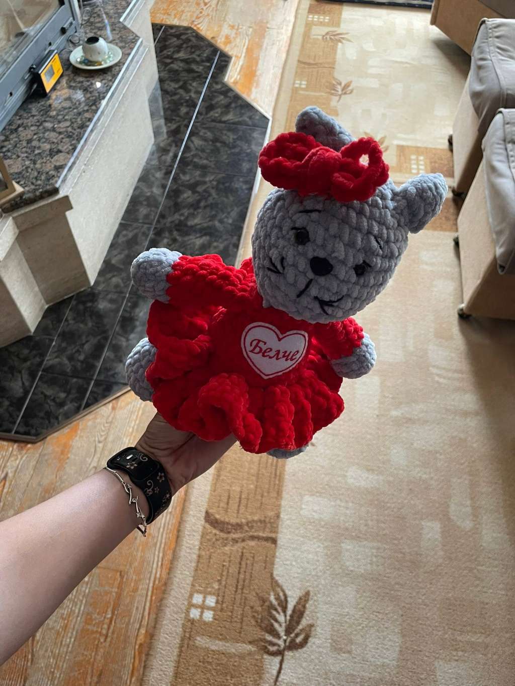 Ръчно плетено котенце с рокля и панделка 🐱🎀 Ръчно плетено котенце с рокля и панделка 🐱🎀
