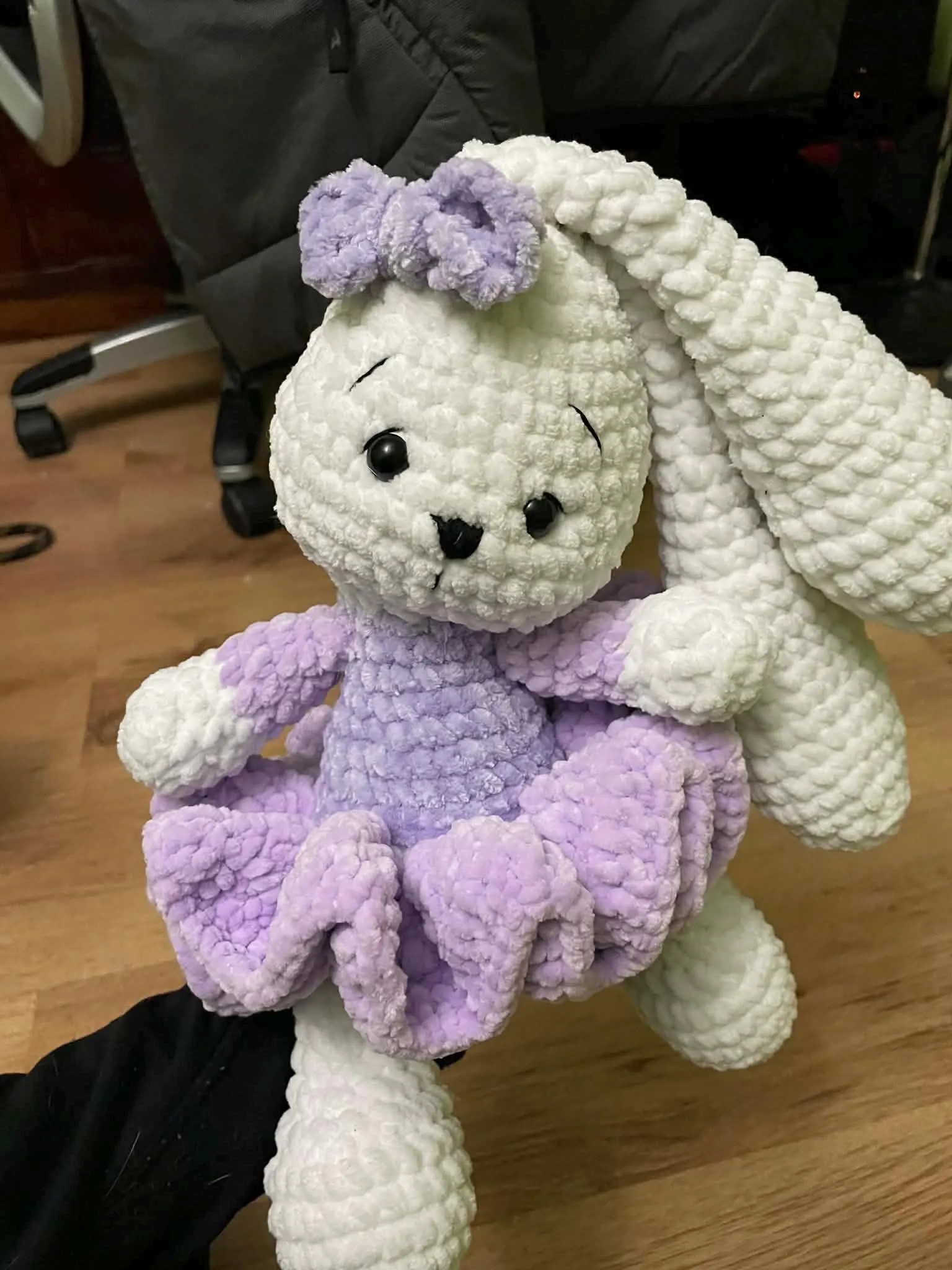 Ръчно плетено зайче балерина с лилава рокля 🐰🩰 Ръчно плетено зайче балерина с лилава рокля 🐰🩰