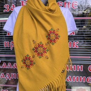 Кенарен шал с българска бродерия
