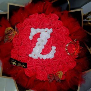 вечен букет от 51 рози и буква