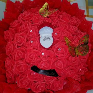 вечен букет от 51 рози и кутия за пръстен
