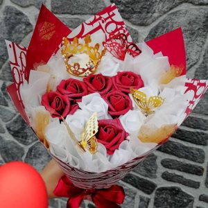 вечен букет от 12 рози и коронка